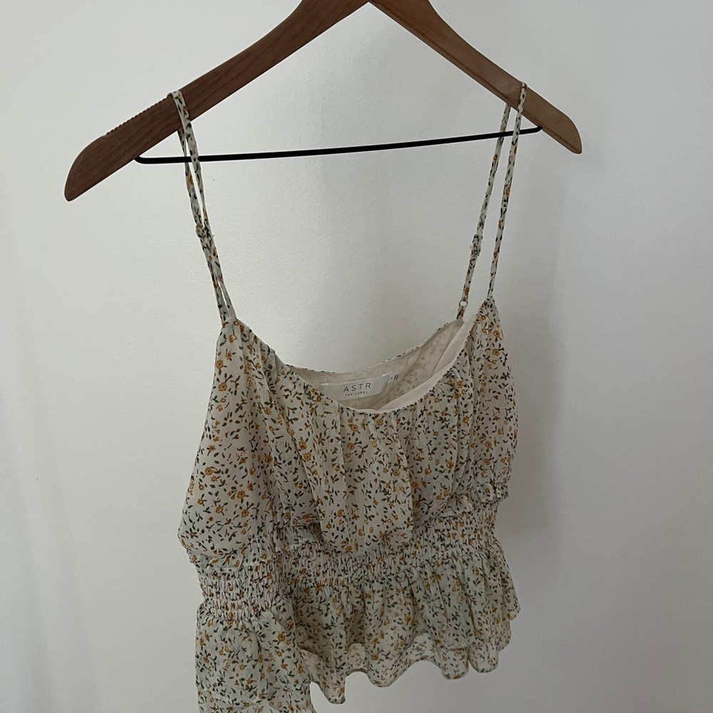 ASTR The Label Floral Smocked Peplum Sleeveless Cropped Flirty Womens Top Size L - Picture 2 of 5